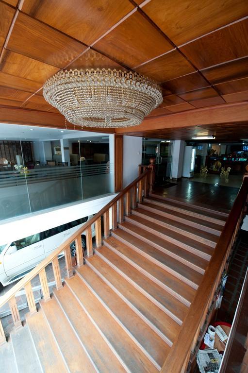 Circuit Hotel & Cafe - Nana Hotel Phnom Penh Luaran gambar