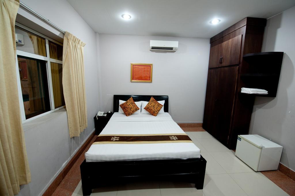 Circuit Hotel & Cafe - Nana Hotel Phnom Penh Luaran gambar
