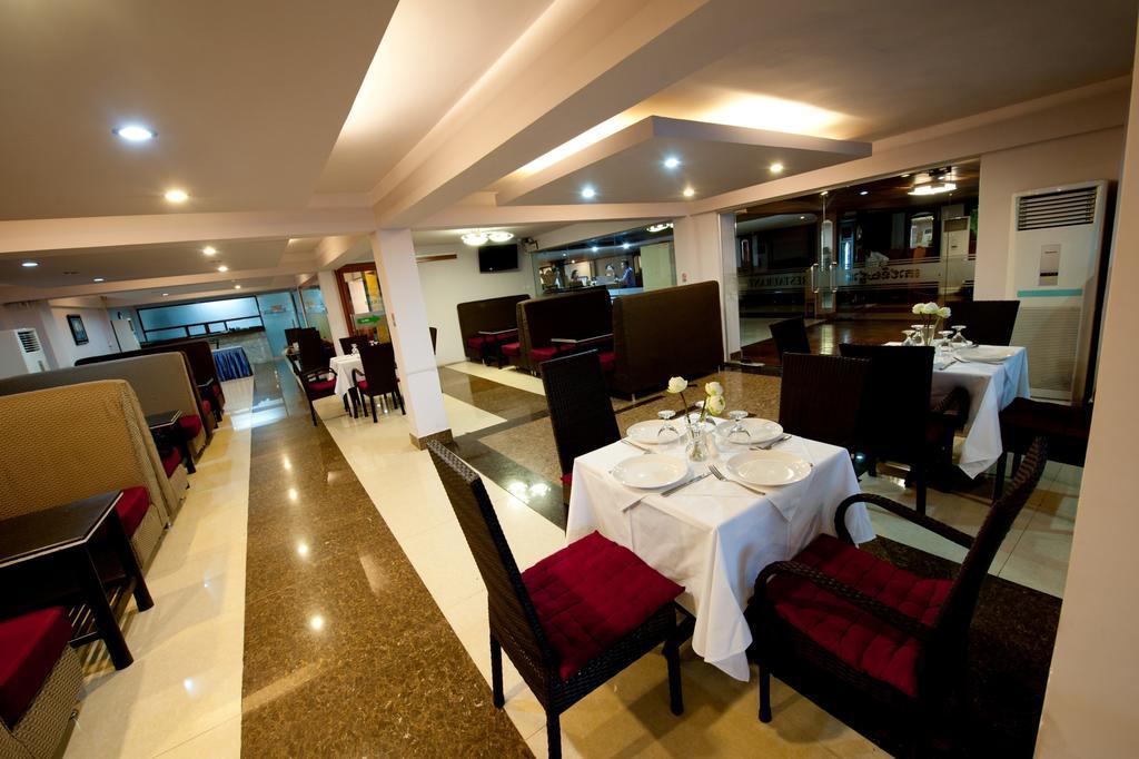 Circuit Hotel & Cafe - Nana Hotel Phnom Penh Luaran gambar