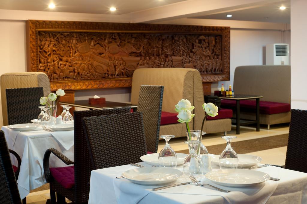 Circuit Hotel & Cafe - Nana Hotel Phnom Penh Luaran gambar