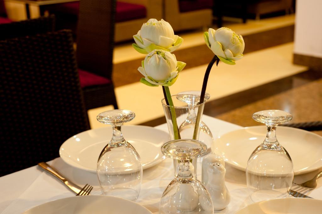 Circuit Hotel & Cafe - Nana Hotel Phnom Penh Luaran gambar