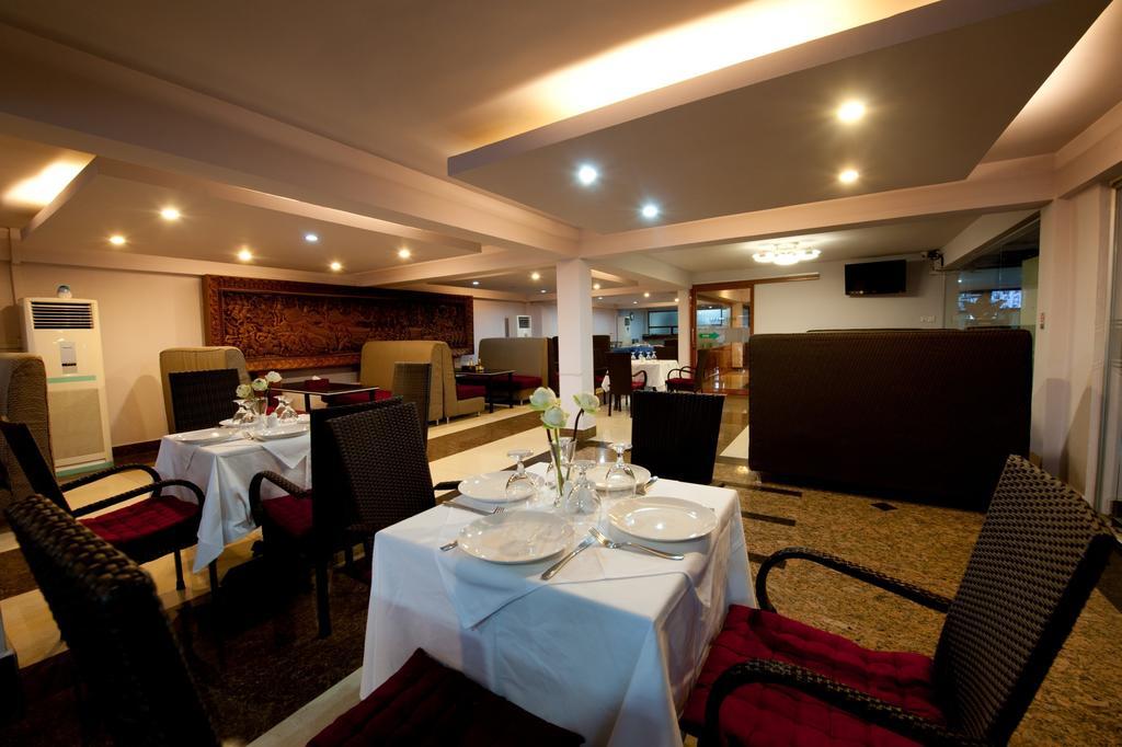 Circuit Hotel & Cafe - Nana Hotel Phnom Penh Luaran gambar