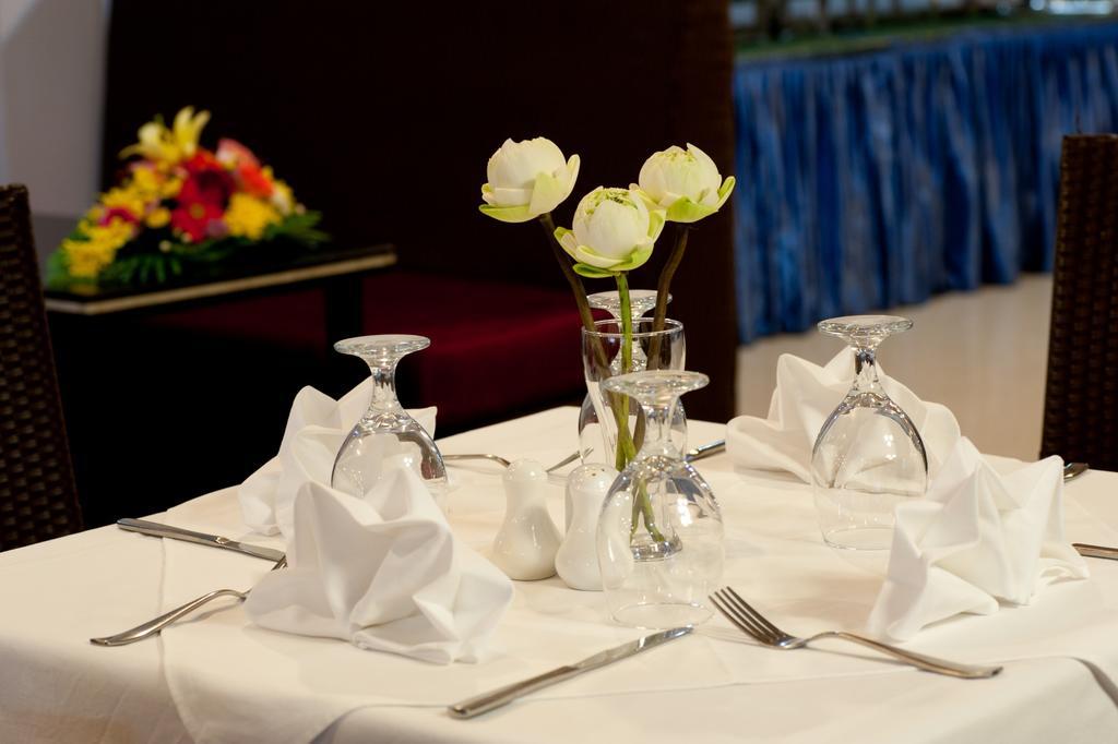 Circuit Hotel & Cafe - Nana Hotel Phnom Penh Luaran gambar
