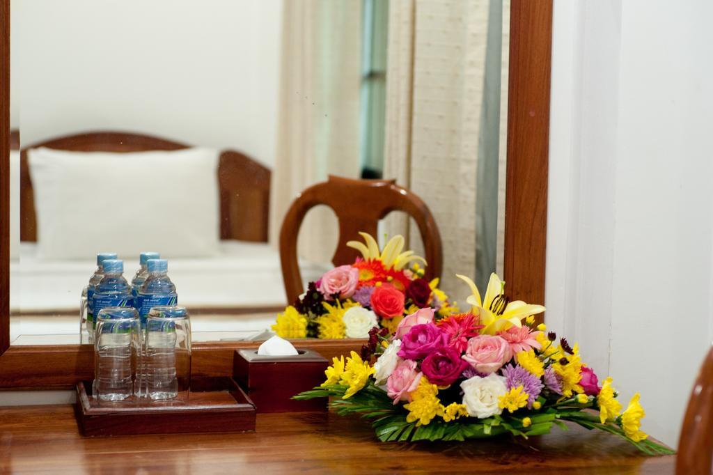 Circuit Hotel & Cafe - Nana Hotel Phnom Penh Luaran gambar