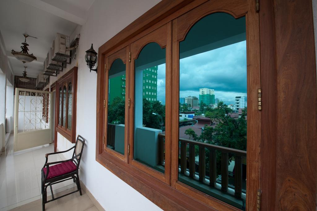 Circuit Hotel & Cafe - Nana Hotel Phnom Penh Luaran gambar