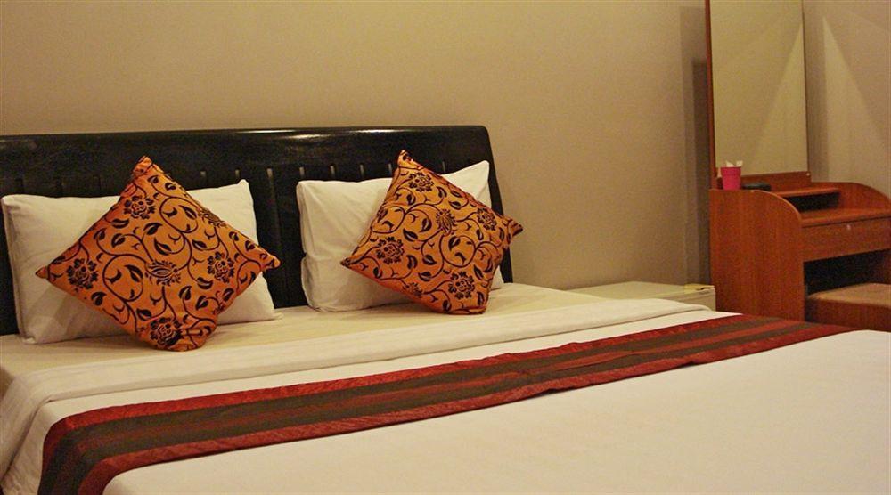 Circuit Hotel & Cafe - Nana Hotel Phnom Penh Luaran gambar
