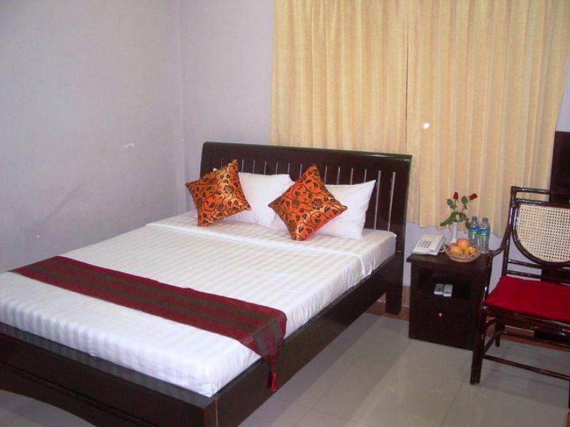 Circuit Hotel & Cafe - Nana Hotel Phnom Penh Luaran gambar